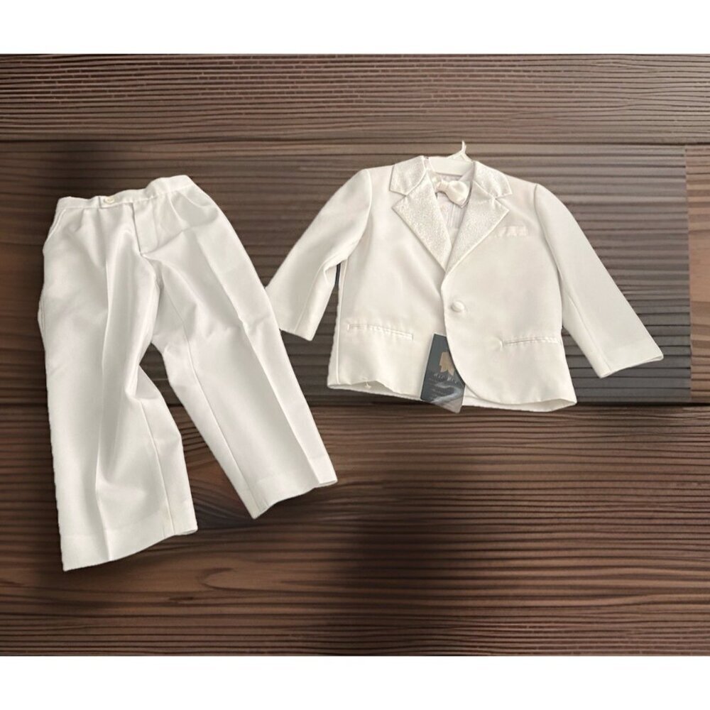 Boys White 4 Piece Suit NWT Size 5 Perfect For A Dance Or Wedding